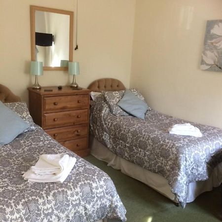 Bulmer Farm B&B Dorking Bagian luar foto