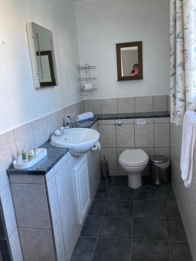 Bulmer Farm B&B Dorking Bagian luar foto